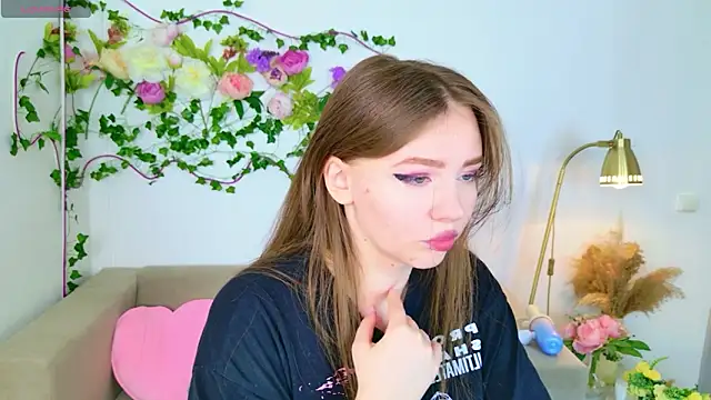 Moon  Bunny online show from 03-12-26, 02:45