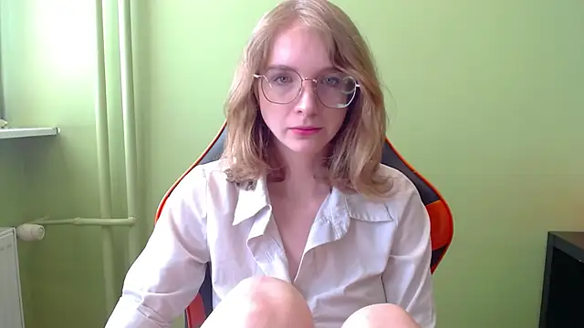 juicyPenny online show from 04-11-26, 06:18