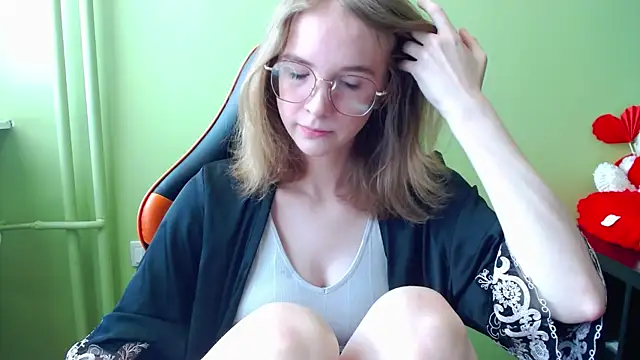 juicyPenny online show from 04-17-26, 06:27