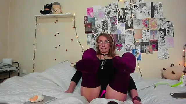 FairyFennec online show from 10-25-25, 01:51