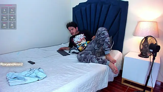 Snapshot of RoxyandAron2 chatting on 03-04-26, 06:25 RoxyandAron2 online show from 03-04-26, 06:25