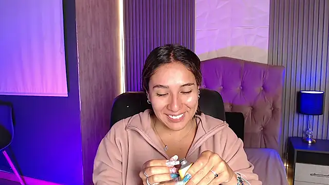 Snapshot of Bonnali_lune chatting on 06-27-26, 04:39 Bonnali lune online show from 06-27-26, 04:39
