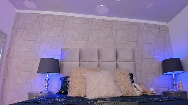 Emely florence  online show from 10-12-25, 05:56