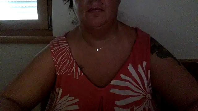 Snapshot of LaReginaNera chatting on 06-27-26, 08:19 LaReginaNera online show from 06-27-26, 08:19