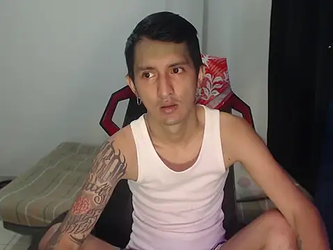 Snapshot of brianbigcock777 chatting on 04-15-26, 04:58 brianbigcock777 online show from 04-15-26, 04:58