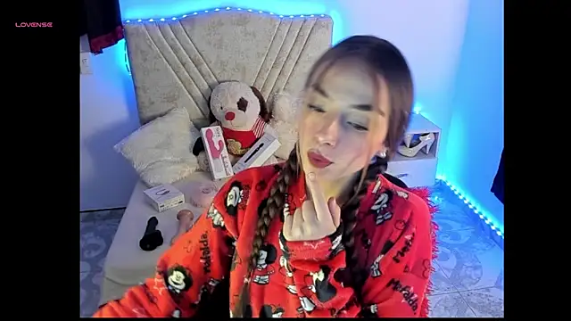Snapshot of Mia_Victoria22 chatting on 05-15-26, 02:40 Mia Victoria22 online show from 05-15-26, 02:40