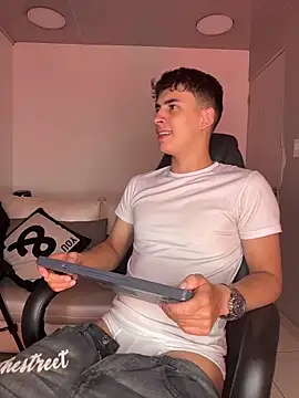 AdrianRinaldi online show from 03-08-26, 08:01