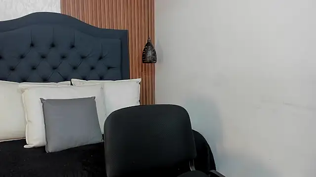 Hisoka 011 online show from 04-11-26, 07:51