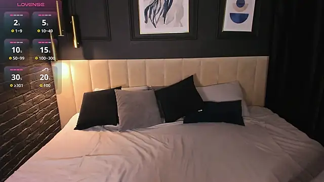 Julia Giulia online show from 04-10-26, 02:44