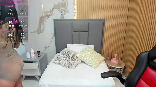 TIFFANY BELLO online show from 11-24-25, 10:31