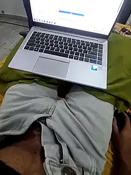 Snapshot of YoursThickDick chatting on 06-03-26, 04:01 YoursThickDick online show from 06-03-26, 04:01