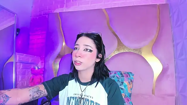 Niina Sissy online show from 05-12-26, 06:54