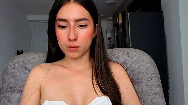 Adhara Kitten online show from 07-04-26, 02:12