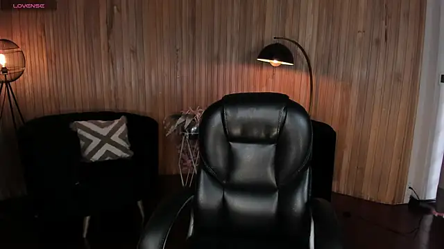 MiaLaurence online show from 06-05-26, 07:30