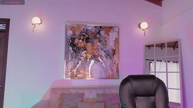 Snapshot of MiaLaurence chatting on 06-19-26, 06:34 MiaLaurence online show from 06-19-26, 06:34