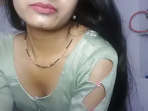 ROSE GOLDE online show from 05-17-26, 03:08