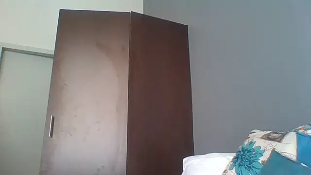 Snapshot of CouplesX96xx chatting on 04-04-26, 08:56 CouplesX96xx online show from 04-04-26, 08:56