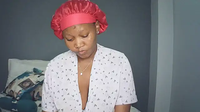 Snapshot of CouplesX96xx chatting on 04-13-26, 11:43 CouplesX96xx online show from 04-13-26, 11:43