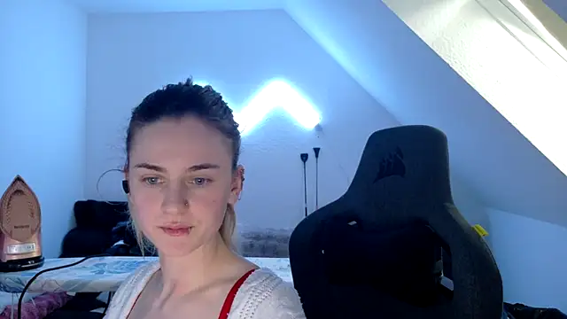 Melly4You online show from 05-17-26, 03:52