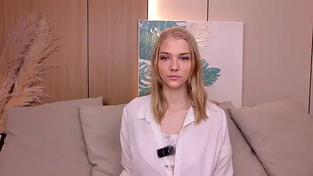 4example Chloe online show from 06-18-26, 05:30
