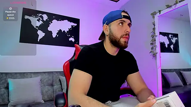 Snapshot of Maximo_Wolff chatting on 12-20-25, 08:49 Maximo Wolff online show from 12-20-25, 08:49