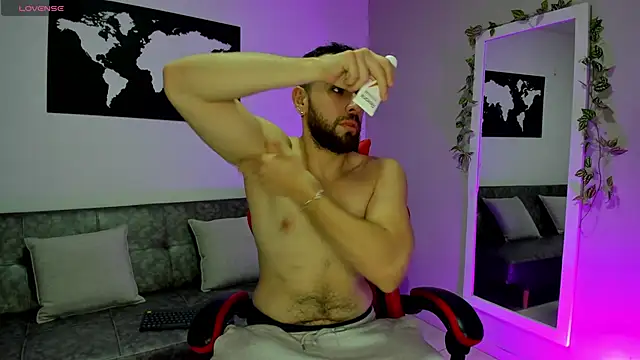 Snapshot of Maximo_Wolff chatting on 12-22-25, 07:44 Maximo Wolff online show from 12-22-25, 07:44