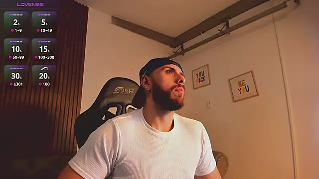 Snapshot of Maximo_Wolff chatting on 01-14-26, 08:03 Maximo Wolff online show from 01-14-26, 08:03