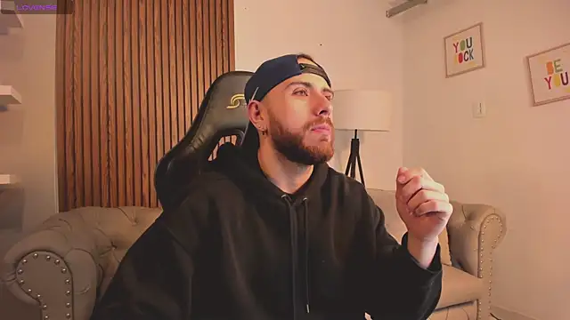 Snapshot of Maximo_Wolff chatting on 01-15-26, 08:23 Maximo Wolff online show from 01-15-26, 08:23