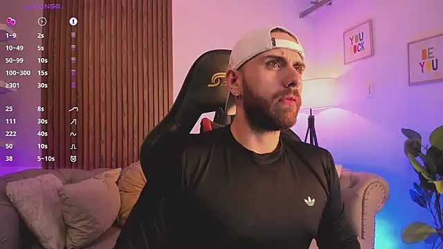 Snapshot of Maximo_Wolff chatting on 02-13-26, 08:05 Maximo Wolff online show from 02-13-26, 08:05