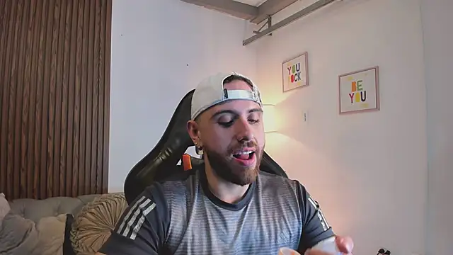 Snapshot of Maximo_Wolff chatting on 02-14-26, 08:27 Maximo Wolff online show from 02-14-26, 08:27