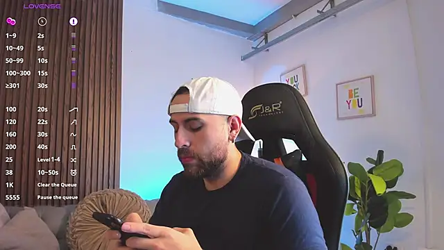 Snapshot of Maximo_Wolff chatting on 02-21-26, 07:59 Maximo Wolff online show from 02-21-26, 07:59