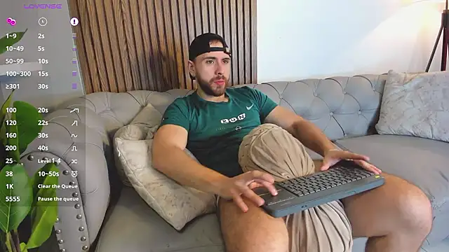 Snapshot of Maximo_Wolff chatting on 03-21-26, 08:23 Maximo Wolff online show from 03-21-26, 08:23