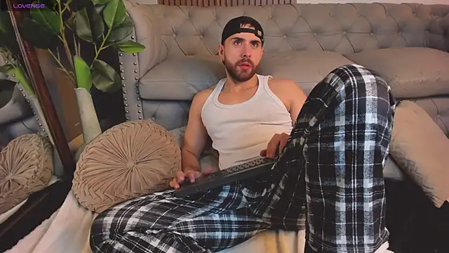 Snapshot of Maximo_Wolff chatting on 03-25-26, 08:15 Maximo Wolff online show from 03-25-26, 08:15