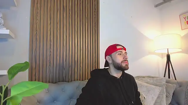 Snapshot of Maximo_Wolff chatting on 04-15-26, 08:09 Maximo Wolff online show from 04-15-26, 08:09