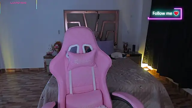 lunaarose online show from 03-25-26, 03:45