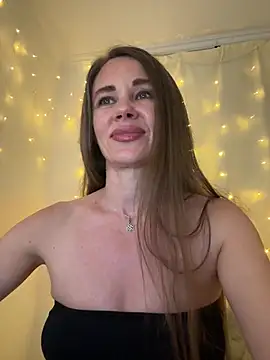 Snapshot of LucieMack chatting on 07-19-26, 06:22 LucieMack online show from 07-19-26, 06:22