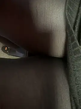 HiddenHoneyLDN online show from 12-19-25, 10:44