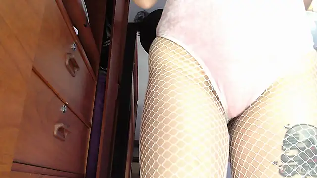 karlamoon23 online show from 10-23-25, 08:51