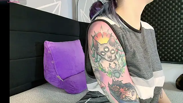 karlamoon23 online show from 02-28-26, 08:54