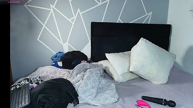 karlamoon23 online show from 03-25-26, 08:26