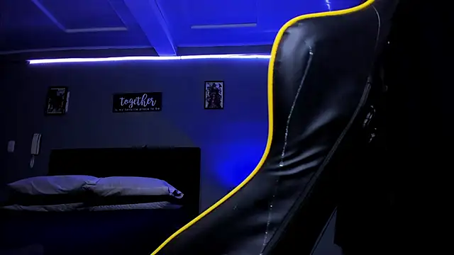 Snapshot of alexgiraldo__ chatting on 11-01-25, 10:50 alexgiraldo online show from 11-01-25, 10:50