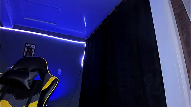 Snapshot of alexgiraldo__ chatting on 11-07-25, 12:10 alexgiraldo online show from 11-07-25, 12:10