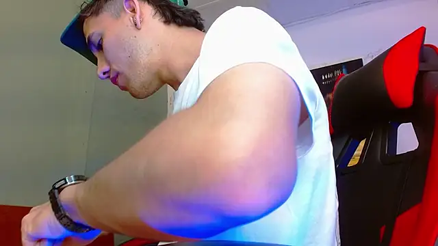 alexgiraldo   online show from 07-18-26, 01:32