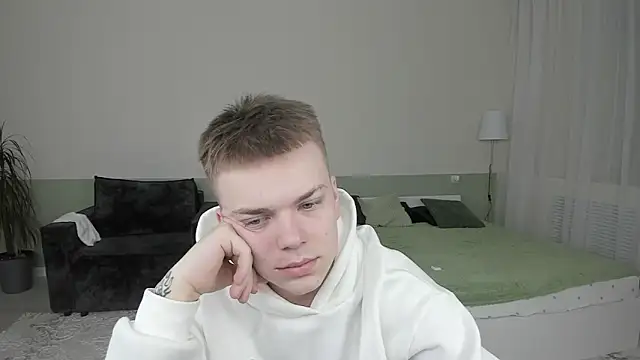 Mallfoyy online show from 05-04-26, 06:59