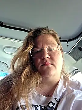 Snapshot of Love86Emily chatting on 05-05-26, 01:19 Love86Emily online show from 05-05-26, 01:19