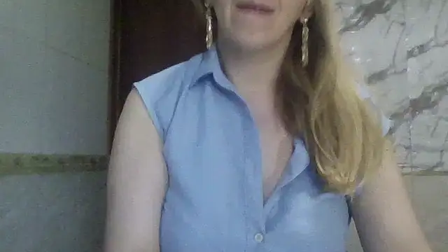 Snapshot of MiyaHottie chatting on 06-04-26, 04:29 MiyaHottie online show from 06-04-26, 04:29