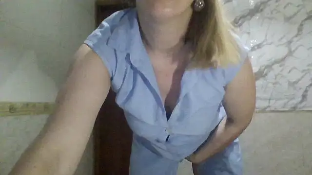 Snapshot of MiyaHottie chatting on 07-19-26, 01:31 MiyaHottie online show from 07-19-26, 01:31