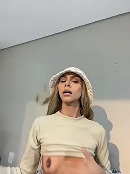 heloagreen  online show from 09-10-25, 03:06