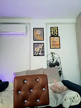 mishelkrave  online show from 11-13-25, 01:04