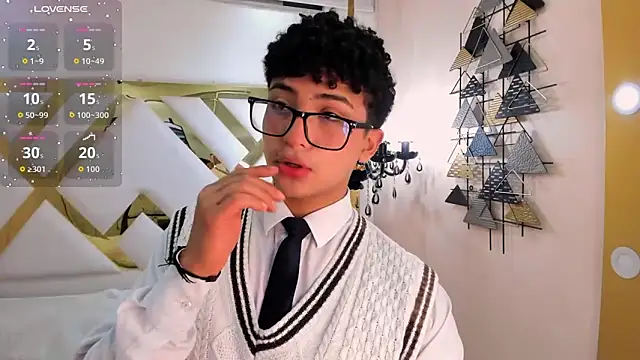 Snapshot of Valentin0_3 chatting on 10-23-25, 11:53 Valentin0 3 online show from 10-23-25, 11:53